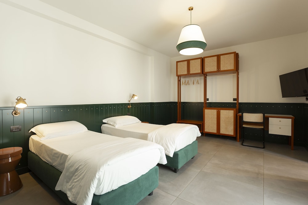 Double or Twin Room, Private Bathroom photo 3