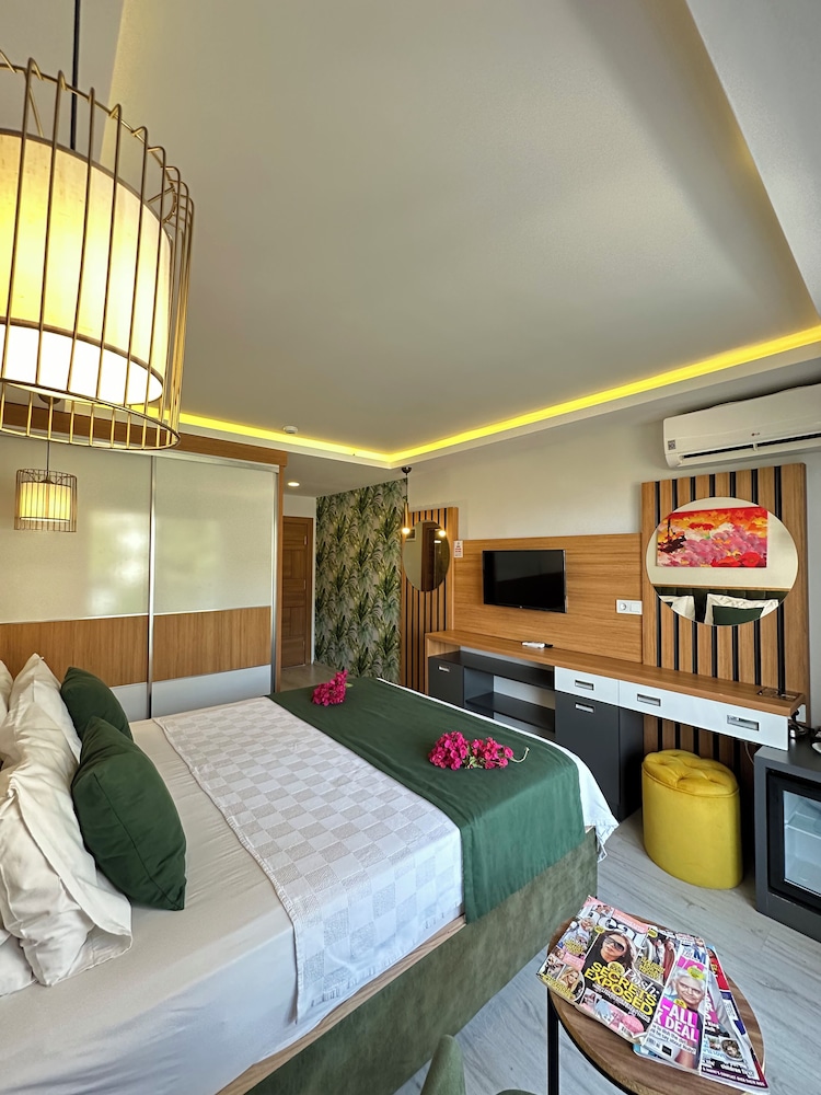 Standard Double Room, Partial Sea View - Photo 10