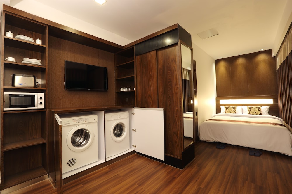 Deluxe Studio, 1 Queen Bed photo 1