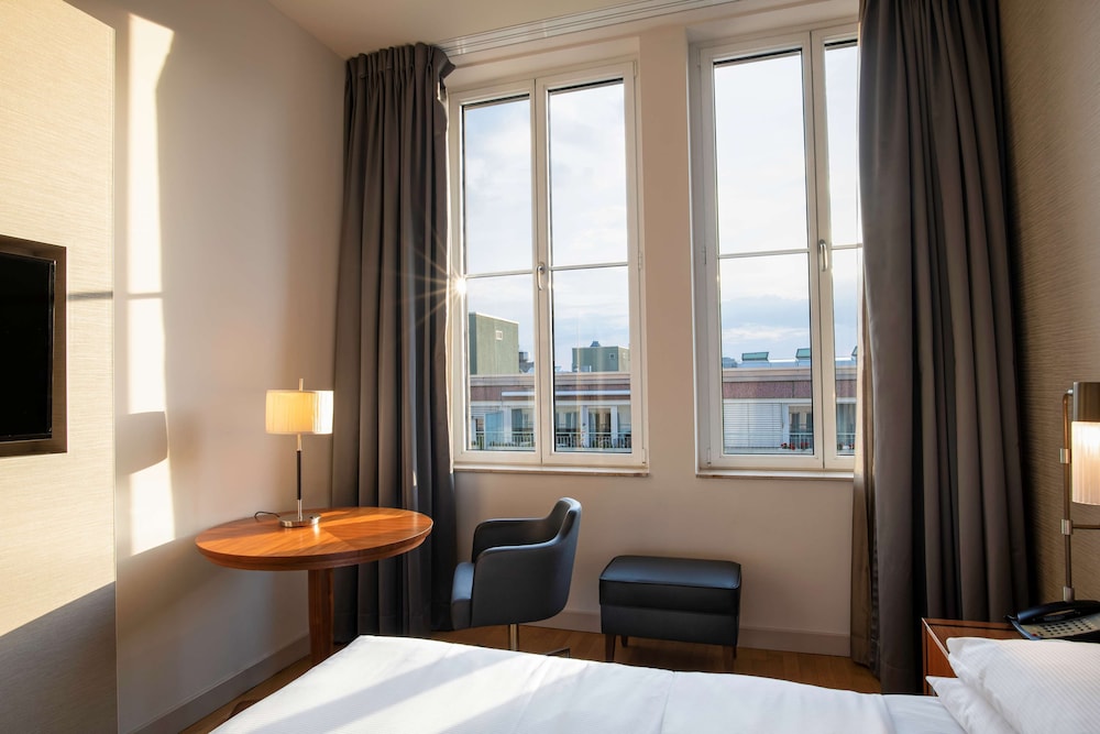 Room, 1 Queen Bed (Rooftop, Pigeon Post)