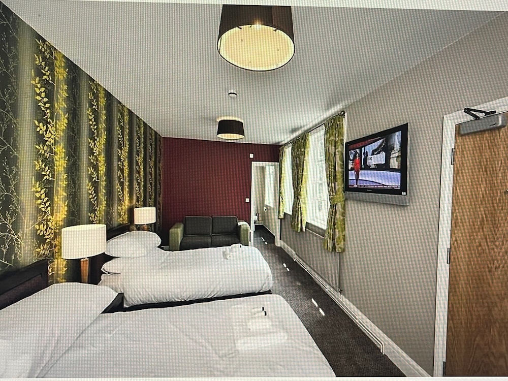 Family Quadruple Room, Ensuite, City View