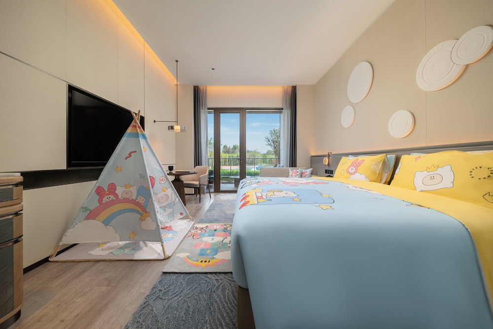 Premium Room, 1 King Bed (Kids Theme)