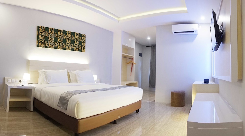 Deluxe Room, 1 King Bed photo 2