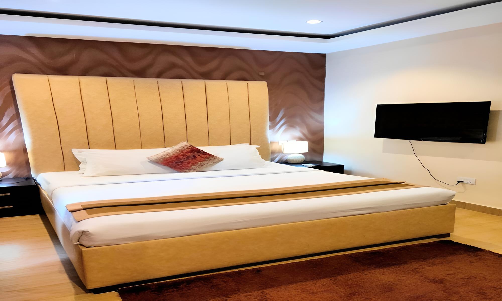 Executive Suite - Photo 1