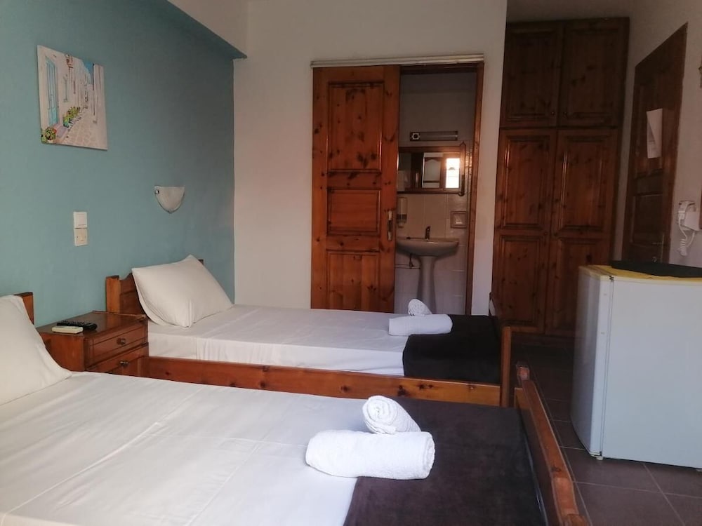 Basic Double or Twin Room photo 2