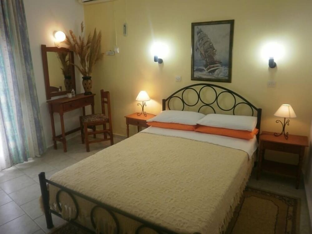 Double or Twin Room - Photo 3