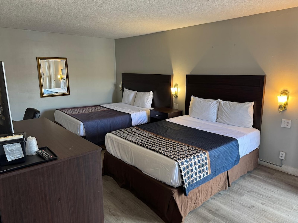 Suite, 2 Queen Beds photo 3
