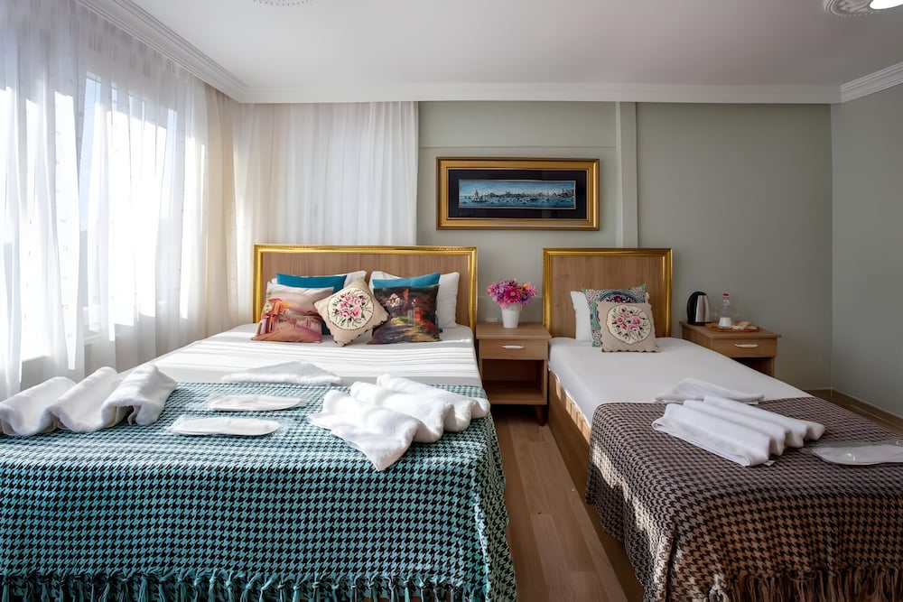 Deluxe Triple Room photo 2