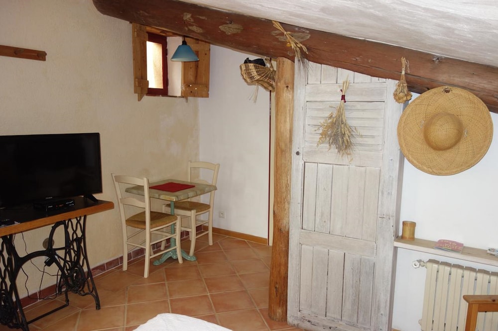 Studio (La Mansarde) photo 2