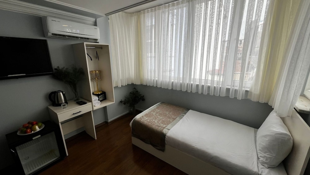 Standard Double or Twin Room photo 2