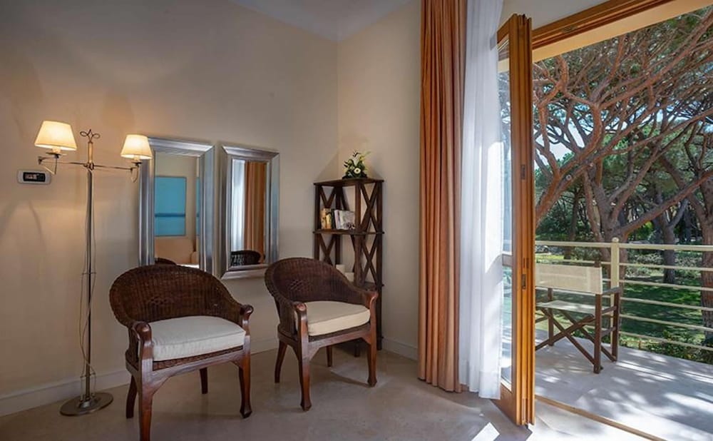 Junior Room, Park View - Photo 7