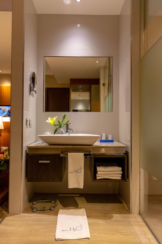 Bayview King Room - Photo 11