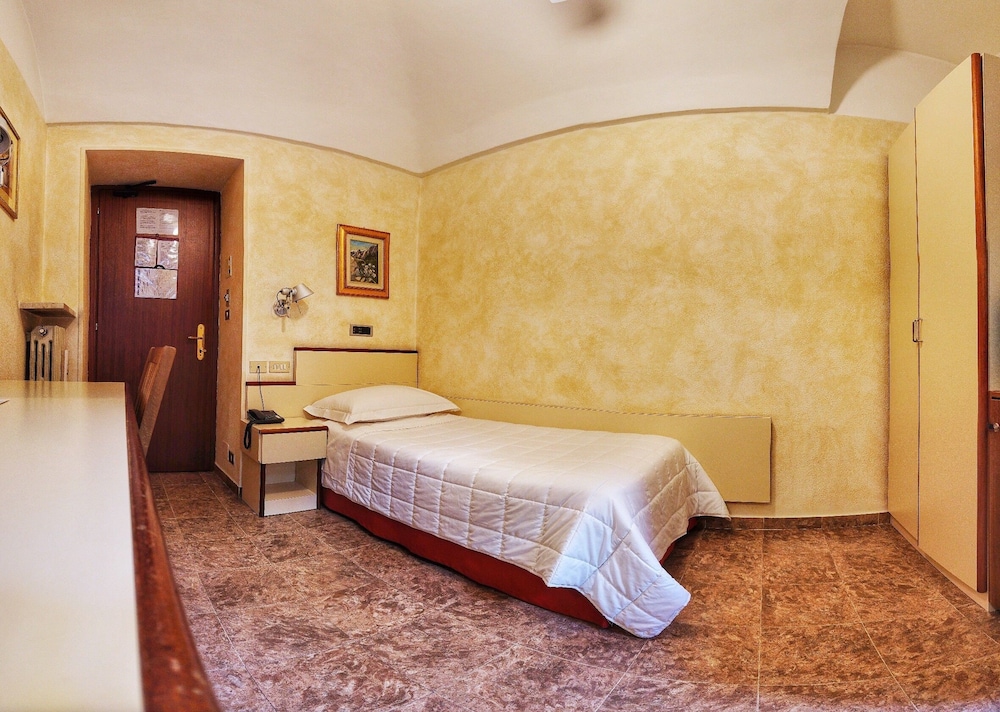 Standard Double Room, 2 Twin Beds - Photo 3
