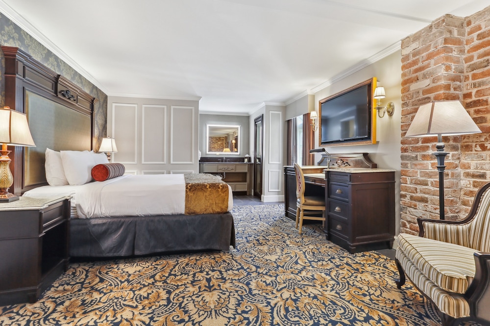 Junior Suite, 1 King Bed - Photo 2