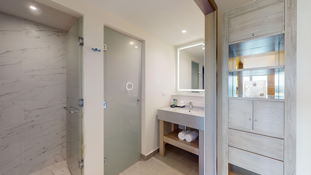 Luxury Presidential Beach Front Swim Out One Bedroom Suite Diamond Club