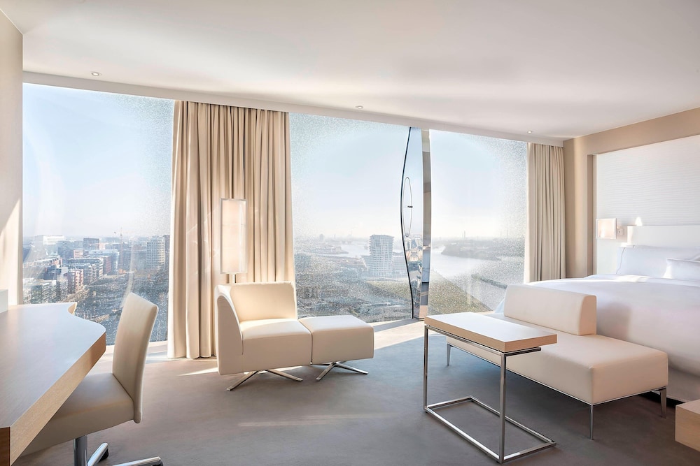 Junior Suite, 1 King Bed, City View