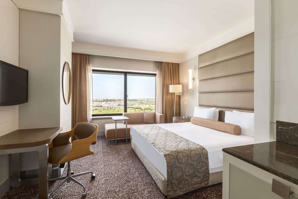 Deluxe Room, 1 King Bed, Smoking photo 1