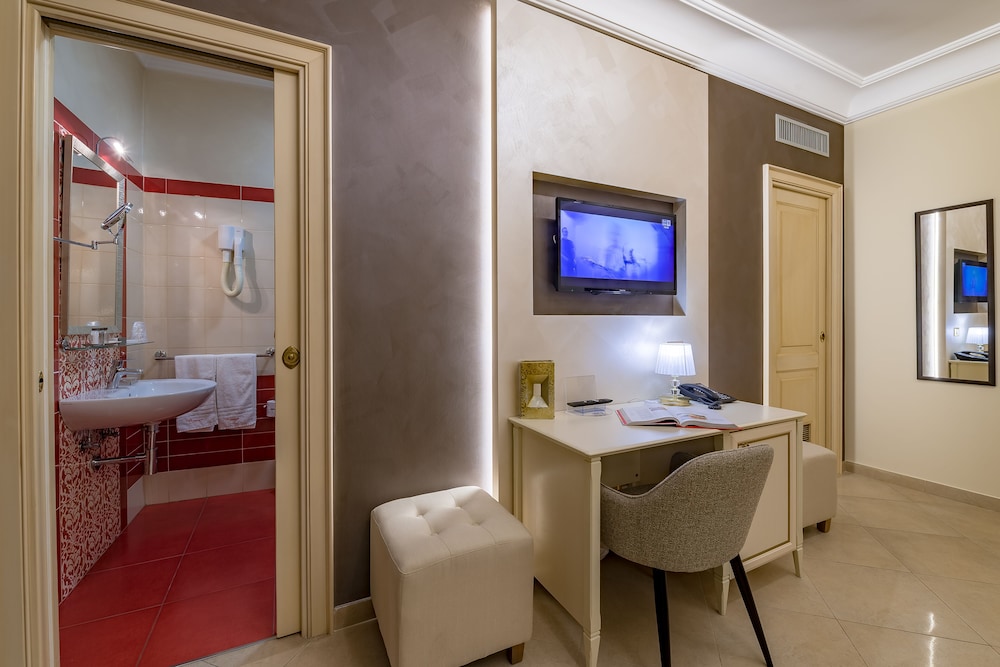 Superior Room, City View (202) - Photo 6
