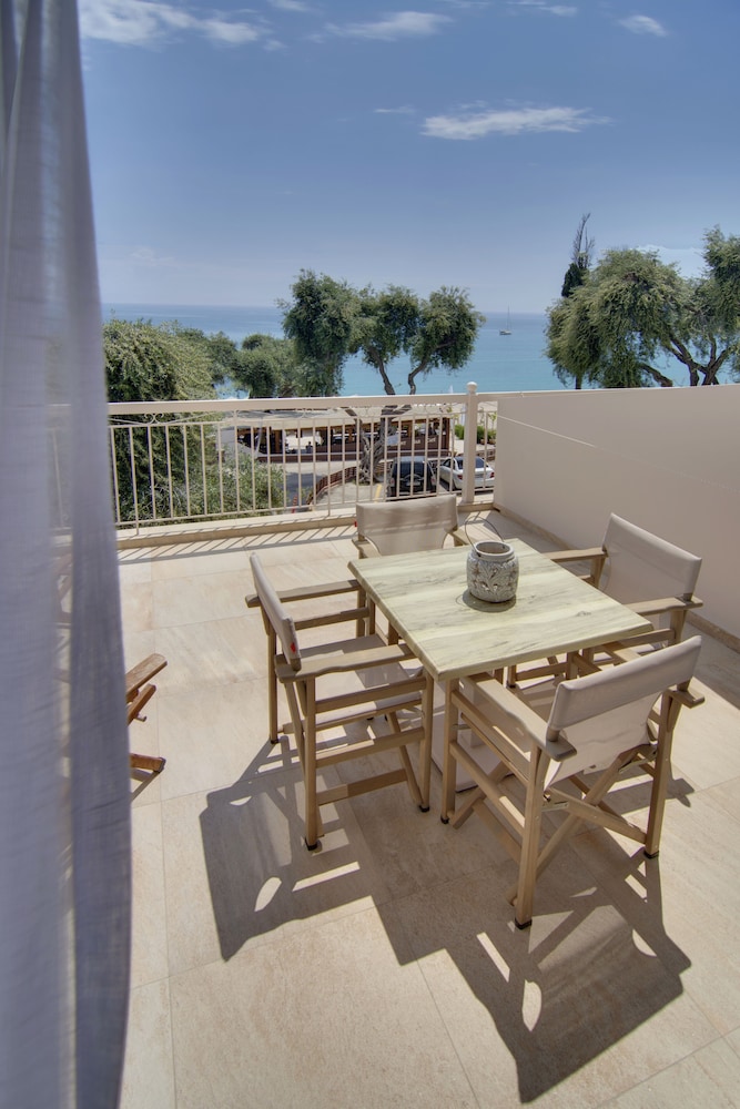 Grand Suite with Balcony and Sea View photo 2