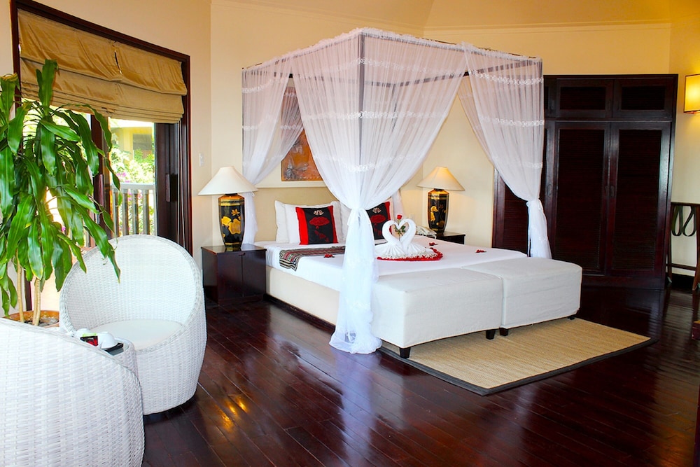 Ocean View Bungalow photo 1