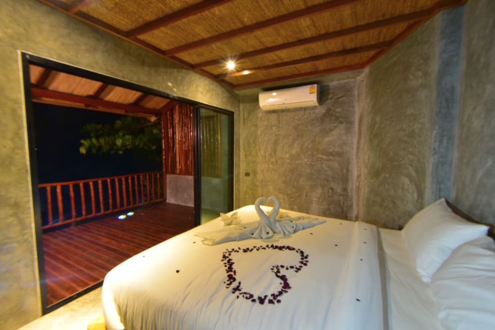 Junior Room, 1 King Bed, Beach View, Beachfront photo 3