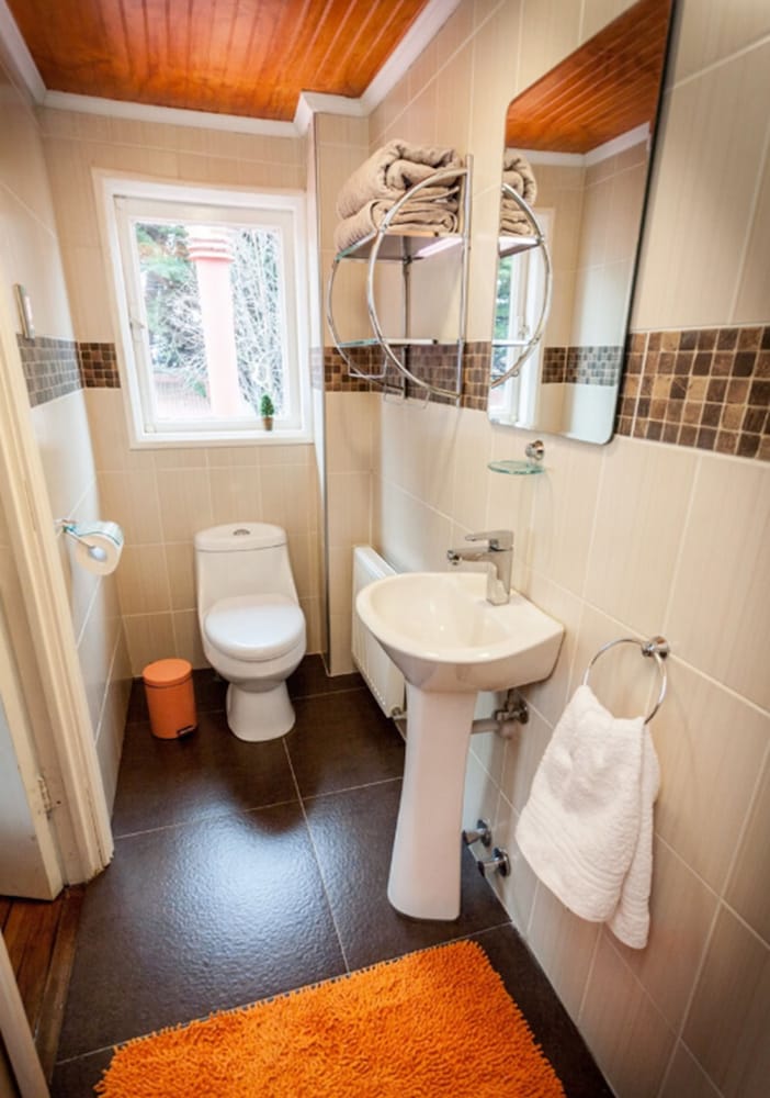 Standard Twin Room, 2 Twin Beds, Private Bathroom photo 2