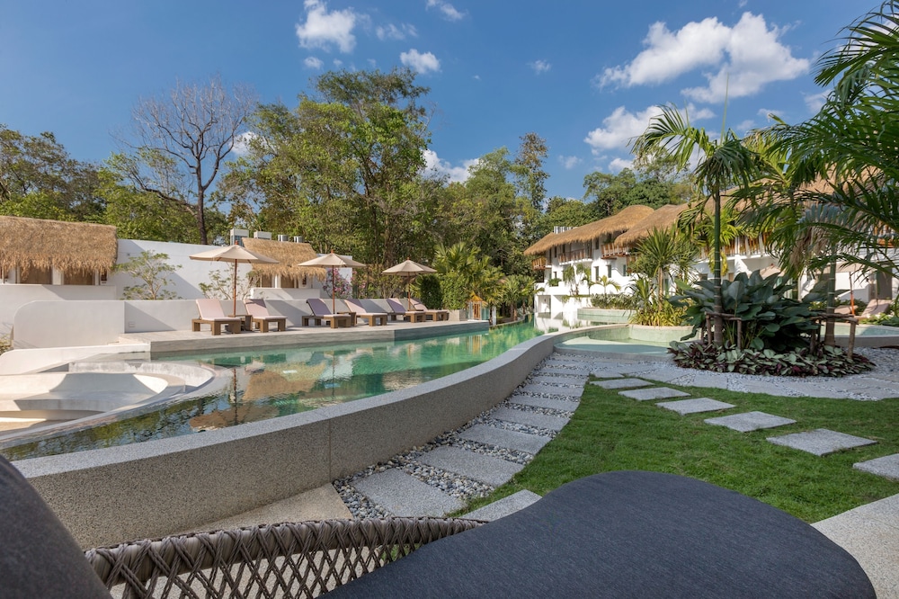 Deluxe Room, Pool Access