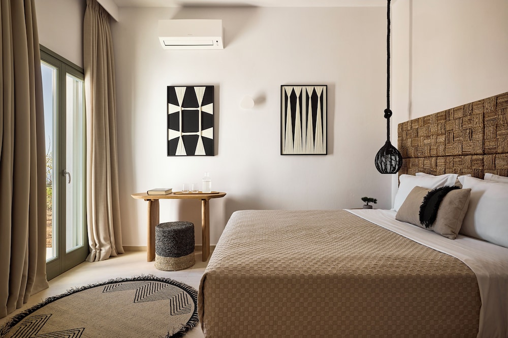 Superior Suite with Sea View & Hot-tub (70m from main building)