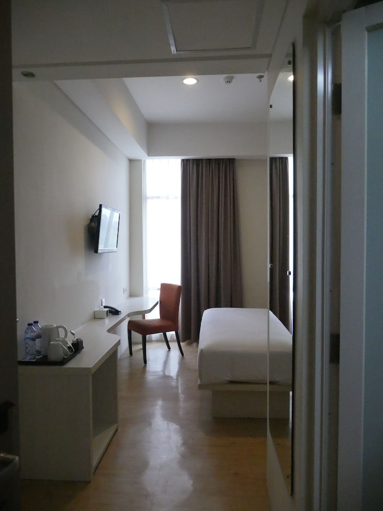 Superior Double or Twin Room, Multiple Beds, City View photo 3