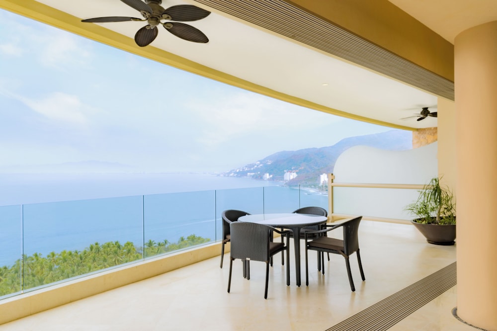 3 Bedroom Suite Ocean Front photo 3