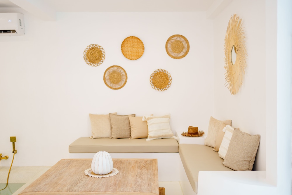 Luxury Villa, 1 Bedroom, Bathtub - Photo 4