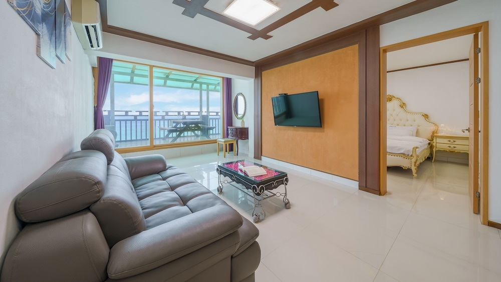 Basic Room, 1 Bedroom (203 Vikingblue) - Photo 9
