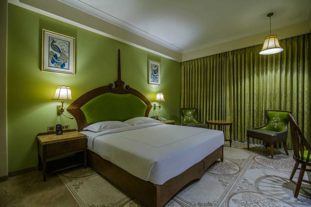 Executive Room, 1 King Bed - Photo 5