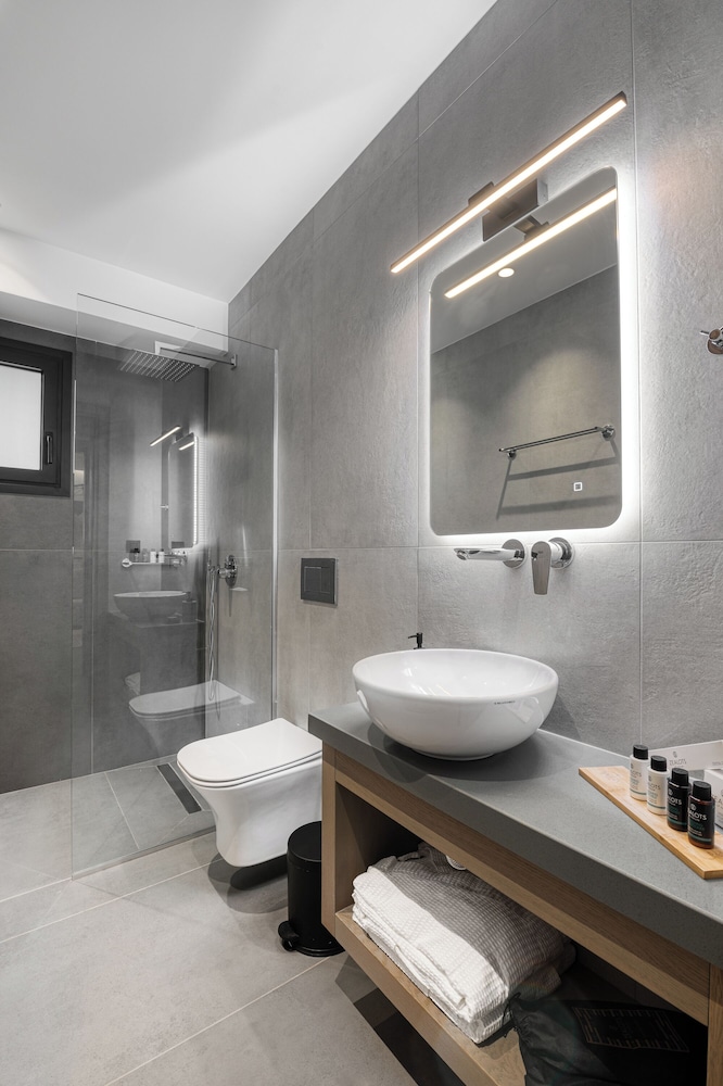 Suite, 1 Bedroom, Hot Tub - Photo 9