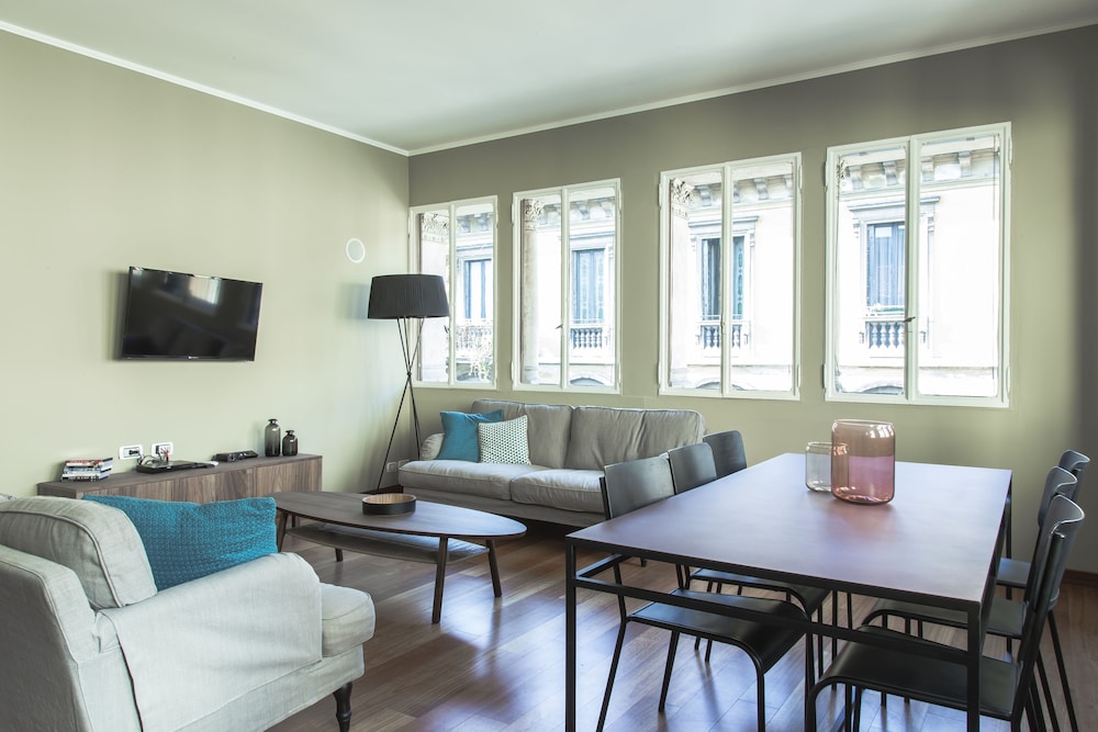 Two bedroom apartment, Via Solferino 24A