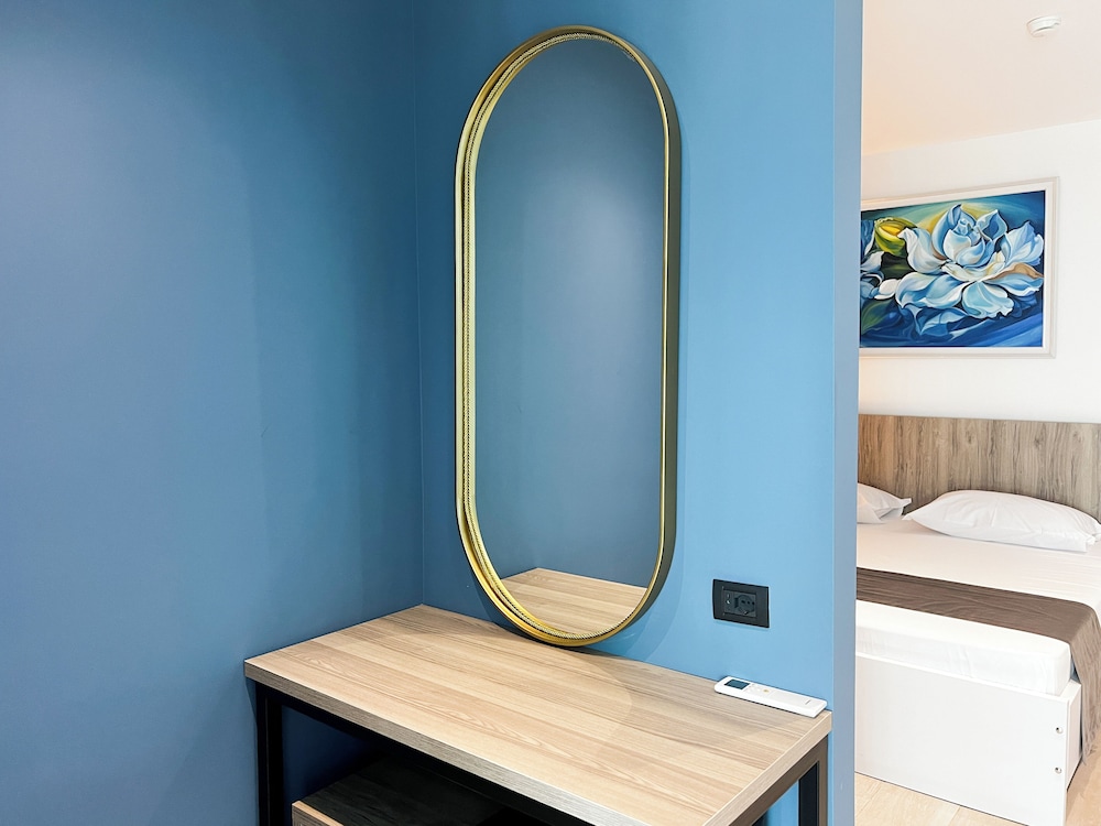 Deluxe Triple Room, City View
