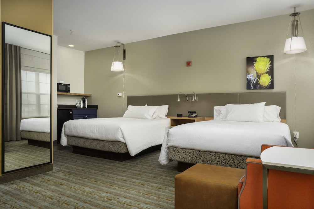 2 Queen Beds, Accessible w/ Tub - Photo 3