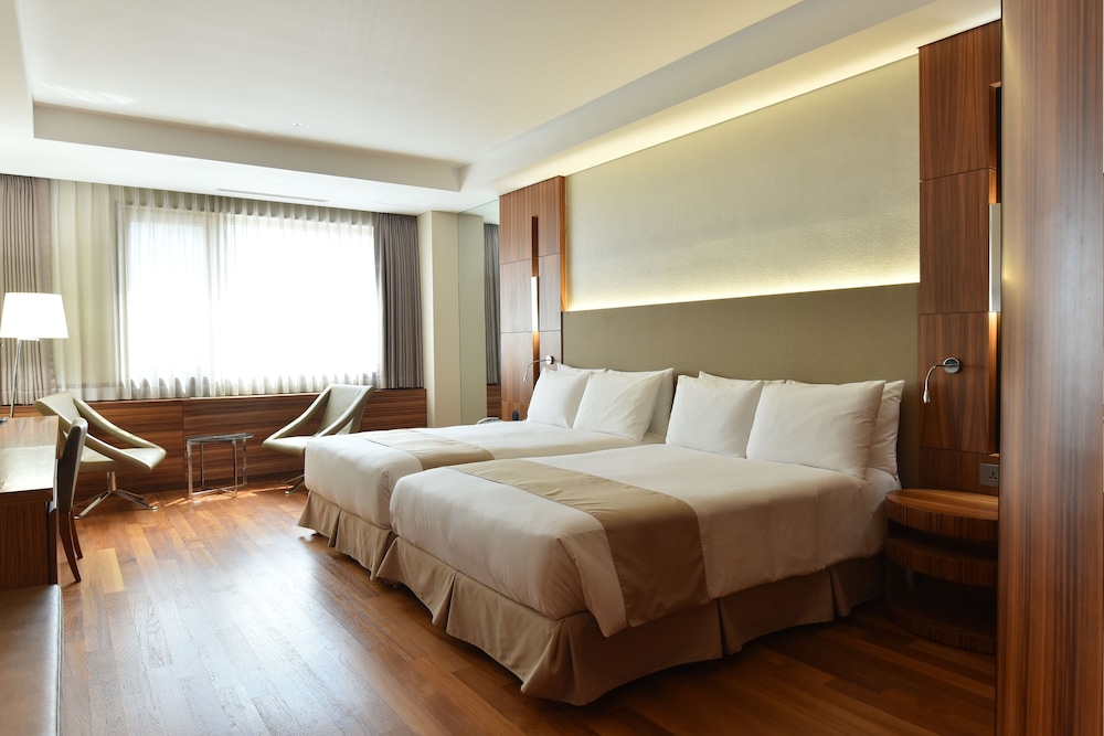 Family Twin Room - Photo 1