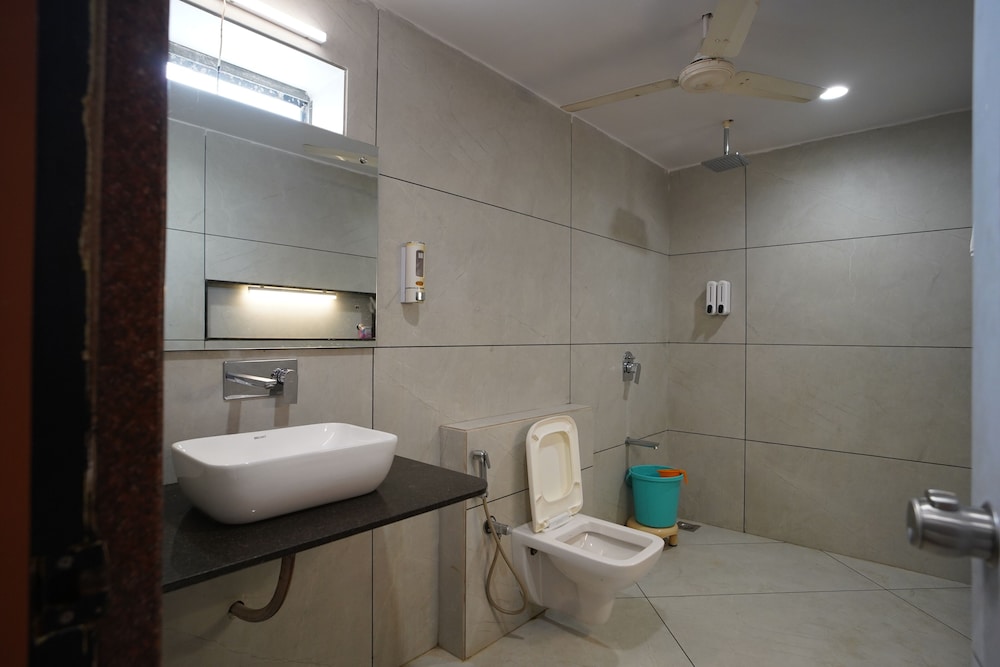 Suite Room - Photo 7
