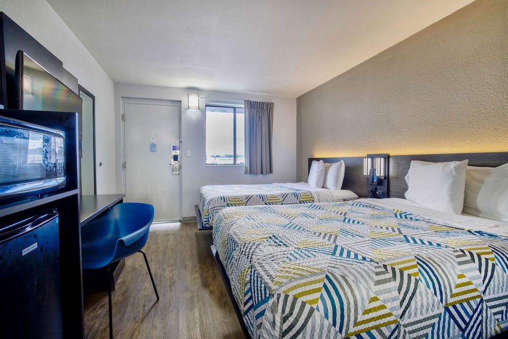 Standard Room, 2 Double Beds, Smoking photo 1