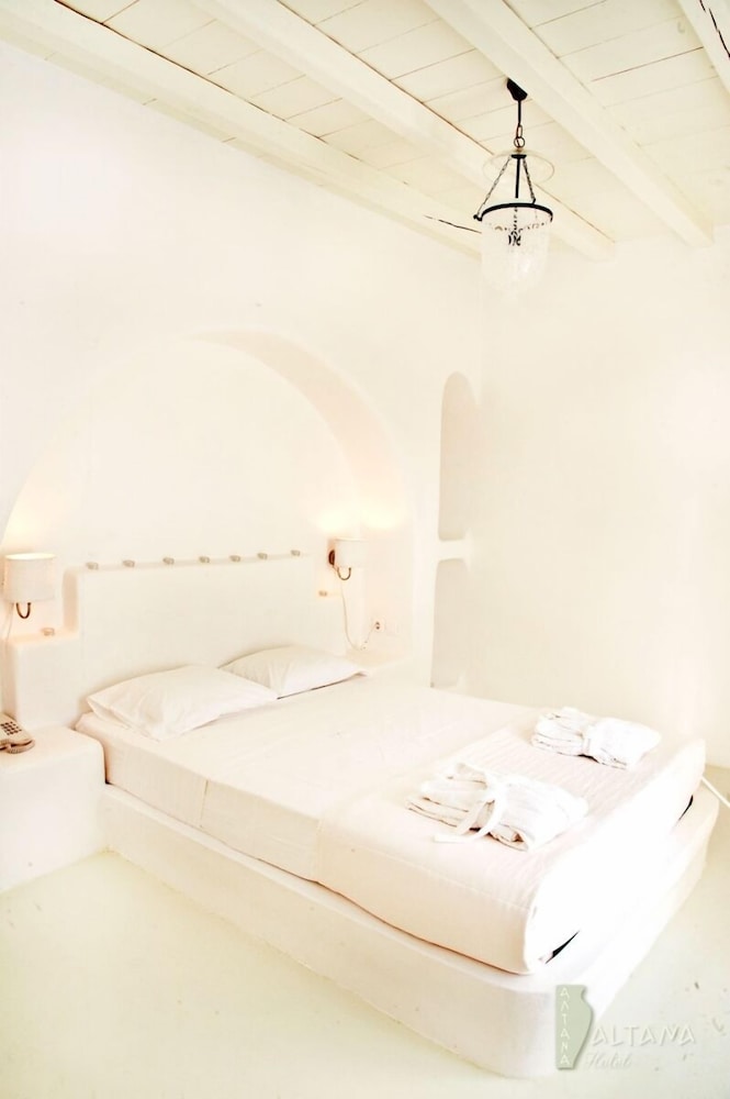 Deluxe Suite, Partial Sea View - Photo 6