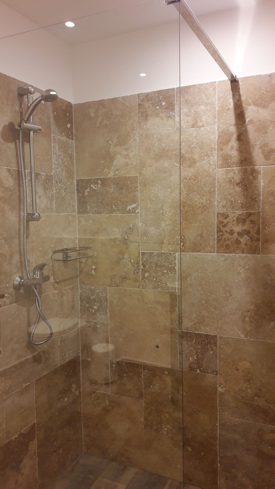 Standard Double Room, Non Smoking - Photo 7