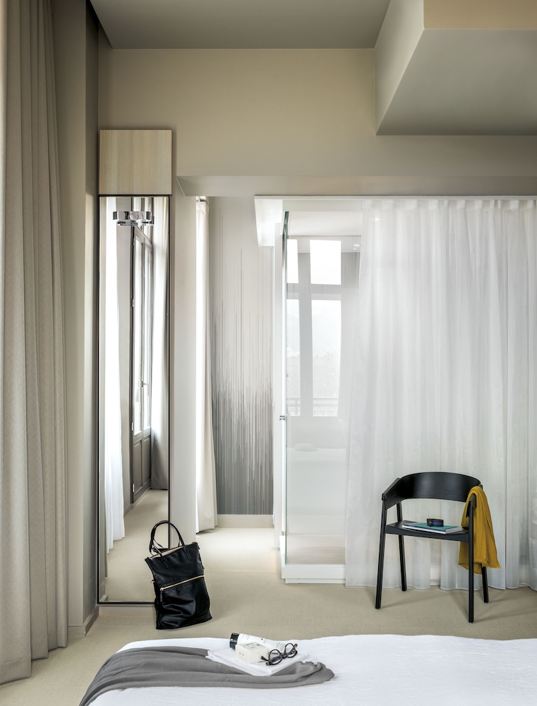 Premium room with Rhône view including self-service snacks and drinks at the Club
