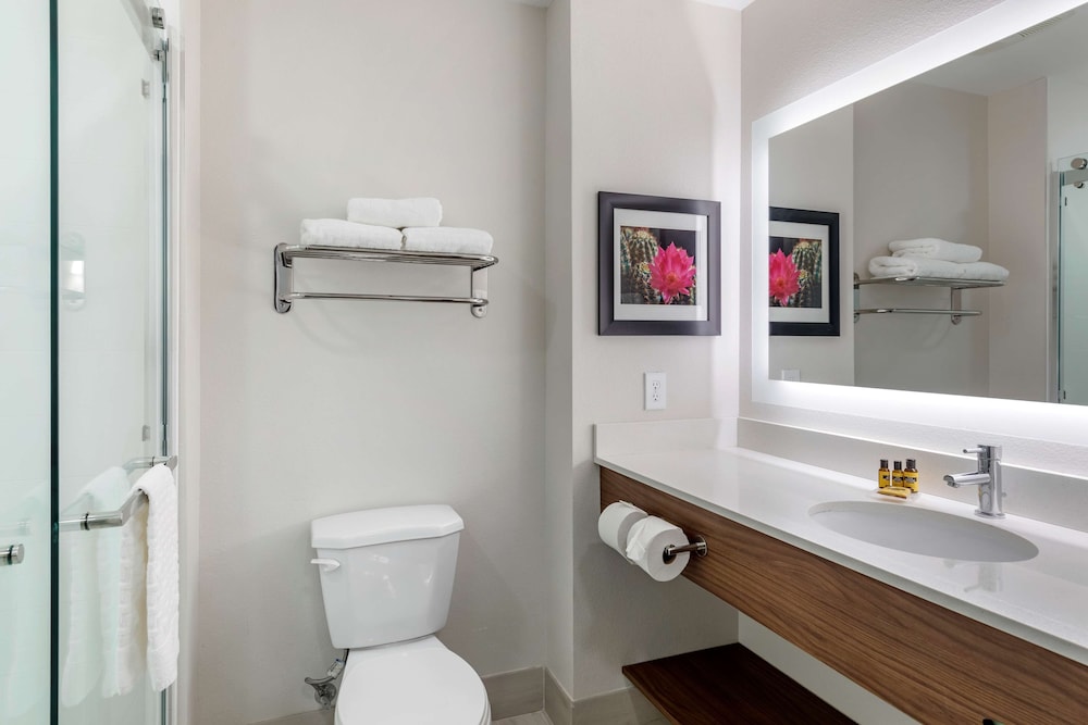 Suite, 2 Queen Beds, Accessible, Refrigerator & Microwave (with Sofabed) - Photo 4