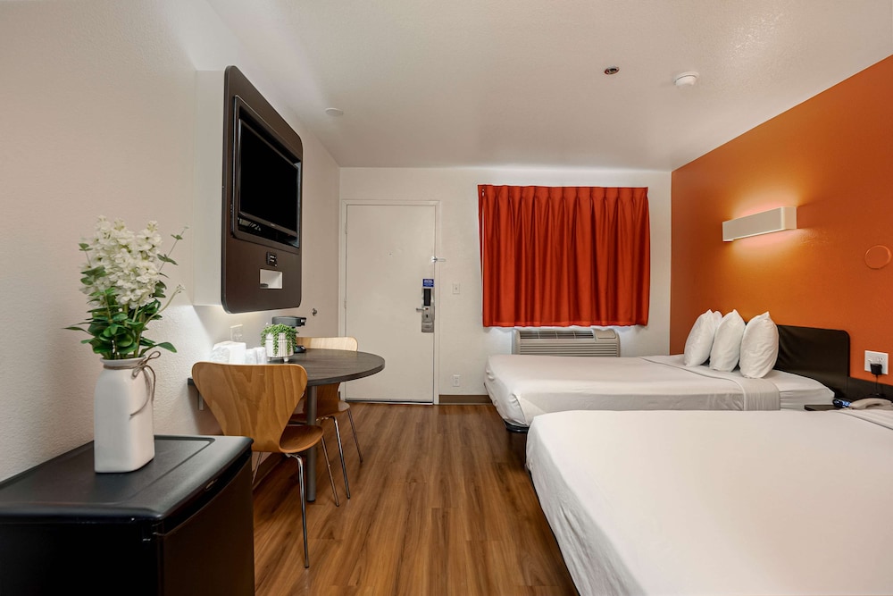Premium Room, 2 Double Beds, Non Smoking, Refrigerator photo 3