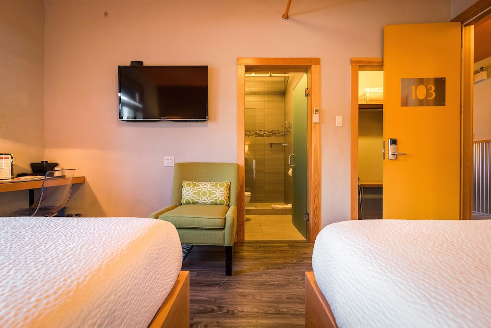 Deluxe Quadruple Room, 2 Double Beds, Mountain View photo 3