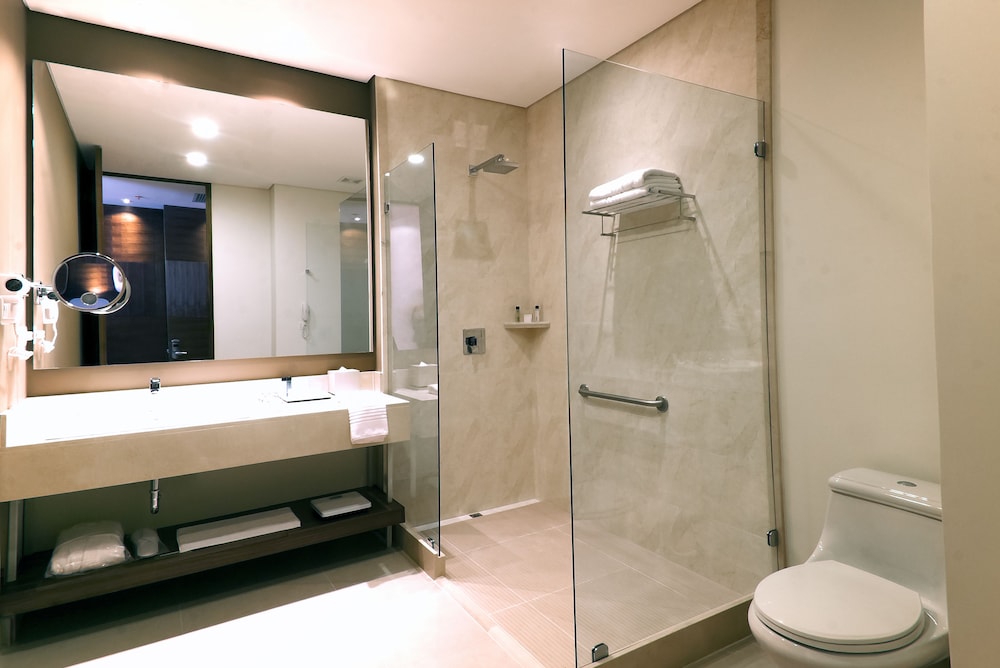 Suite, 1 King Bed, Executive Level - Photo 5