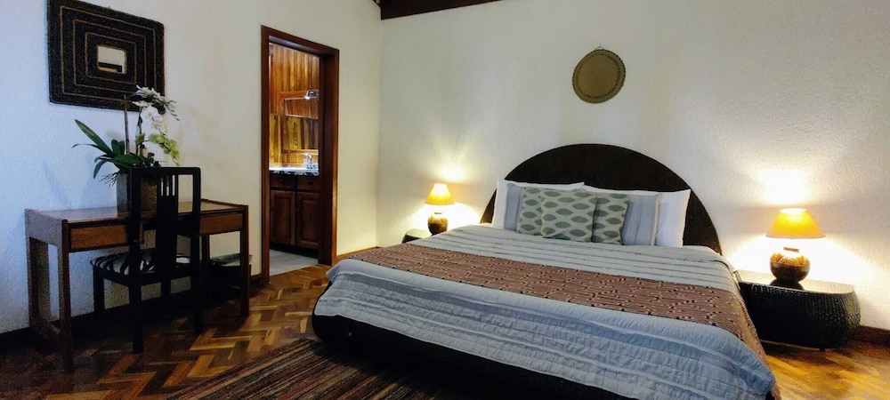 Superior Room, 1 King Bed, Pool View, Poolside photo 2