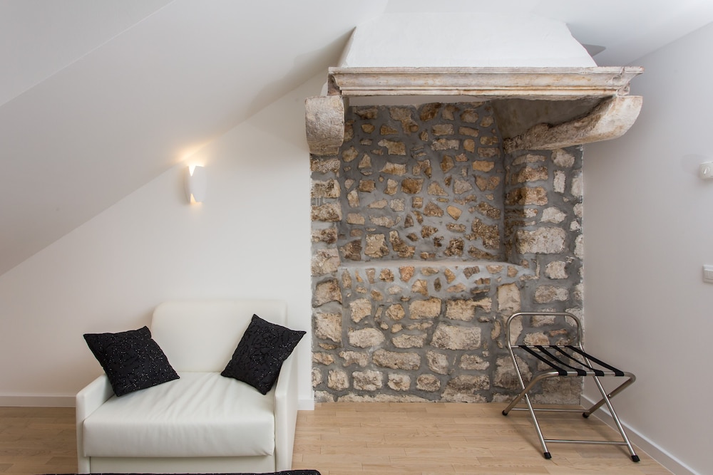 Classic Double Room (Attic) photo 2