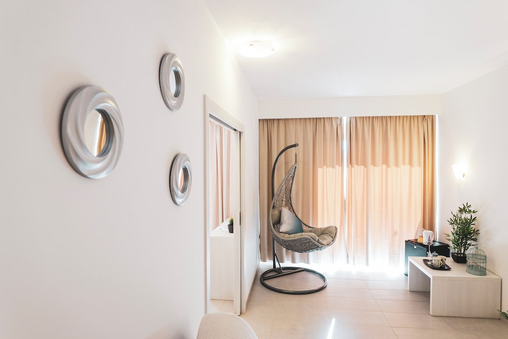 Junior Suite, Balcony, Garden View - Photo 8